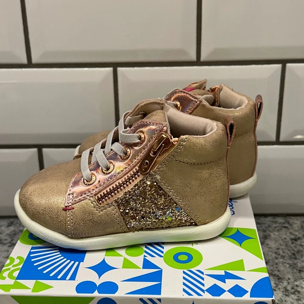 Step Up Studio Infant Girls 5M Rose Gold Glitter Zip 1st High Top Sneakers Easy‎